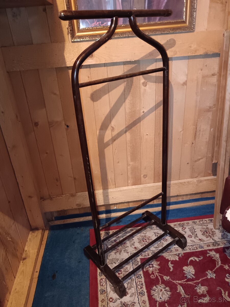 Predám starožitný nemý sluha Thonet , vešiak na oblek
