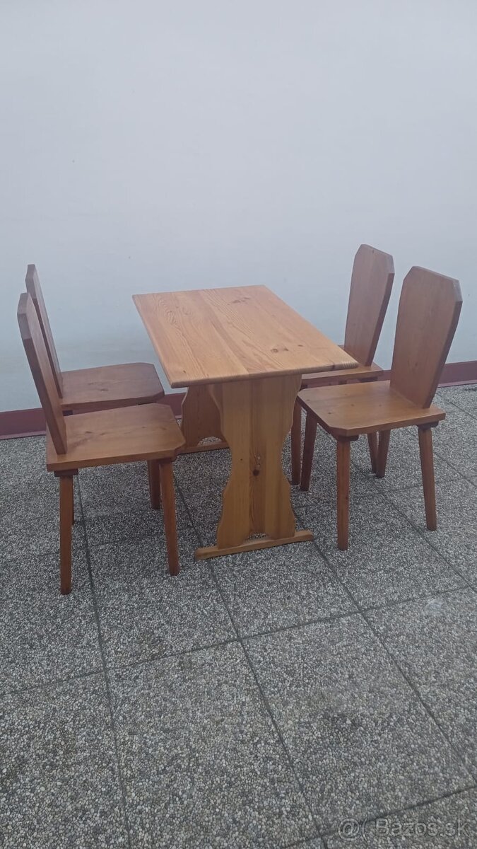 Jedálenský kút, stôl, 4 stoličky, nábytok z masívu