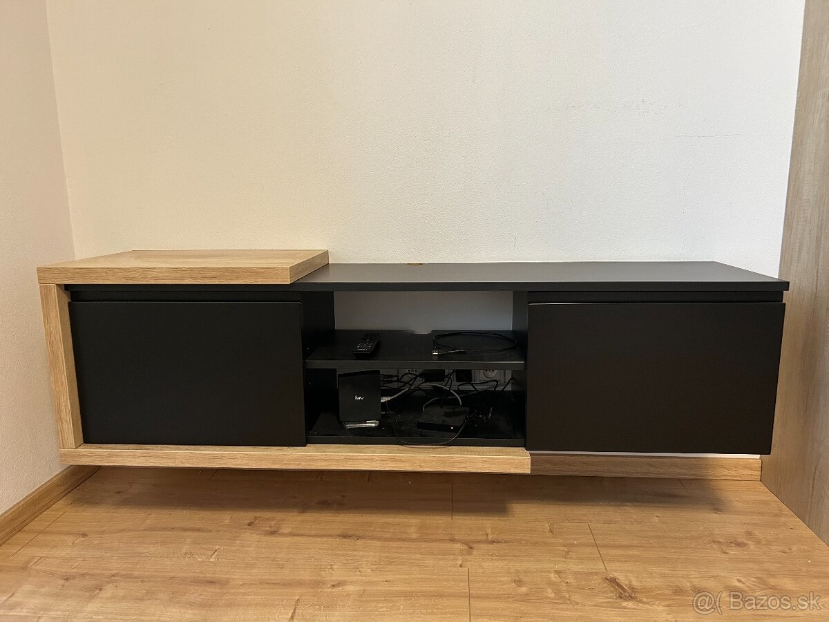 Skriňa , stolík pod TV na zavesenie na stenu