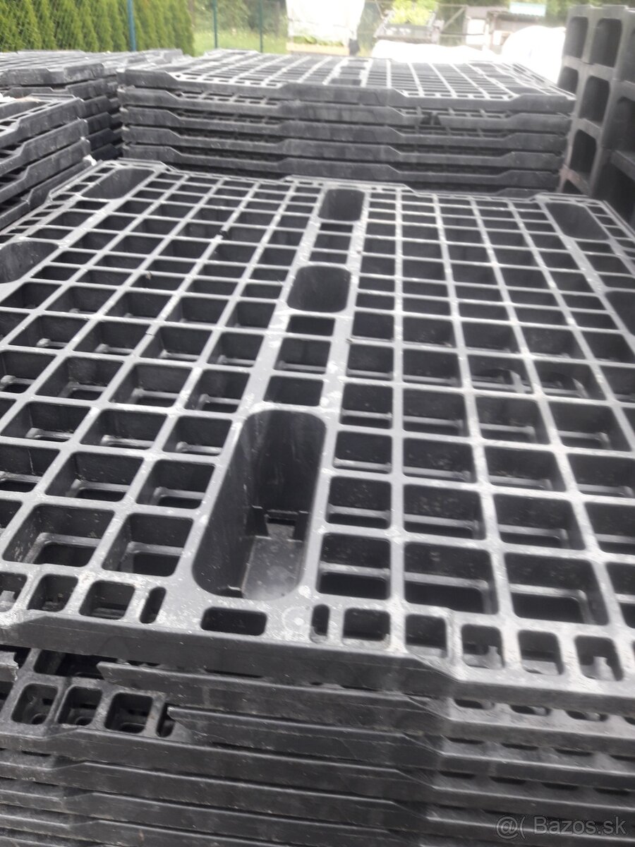 Palety plastove