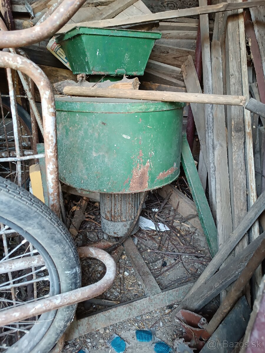mlyncek na hrozno s motorom