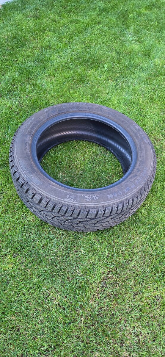 Predam pneu Sebring 205/55 R16 zimne takmer nove