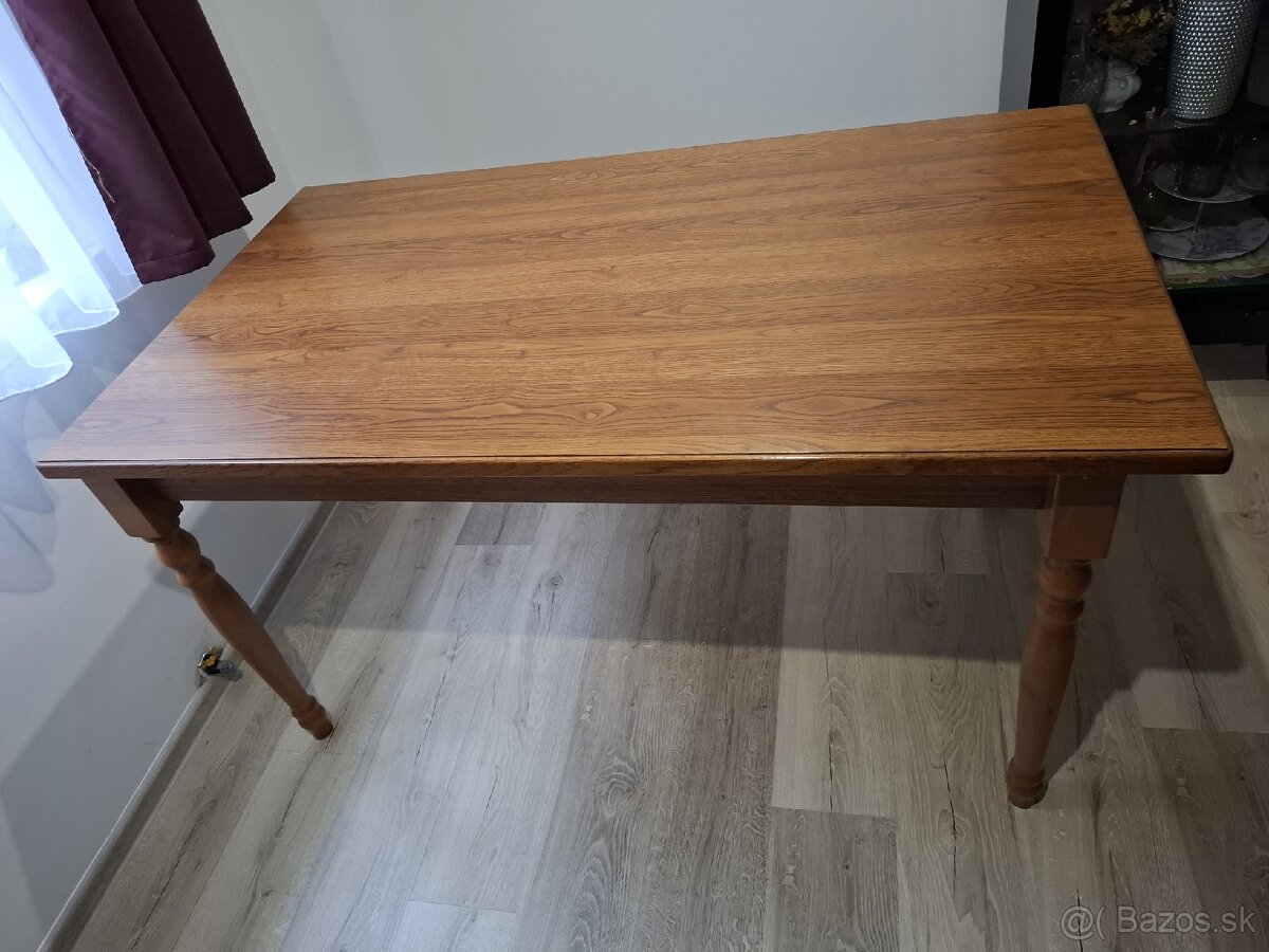 Rozkladací drevený stôl 180x80