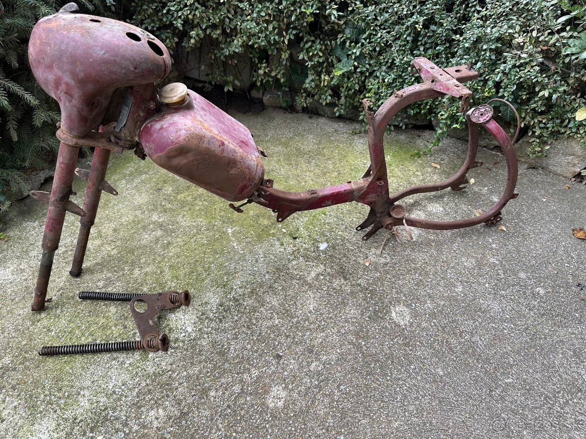 JAWA 550 Parez kostra