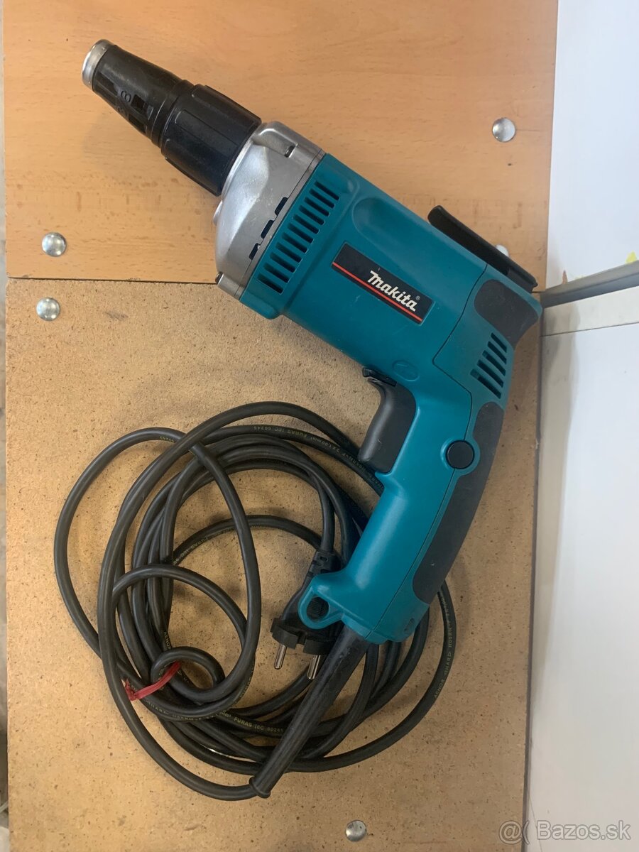 Elektrický skrutkovač na sádrokartón Makita 6826