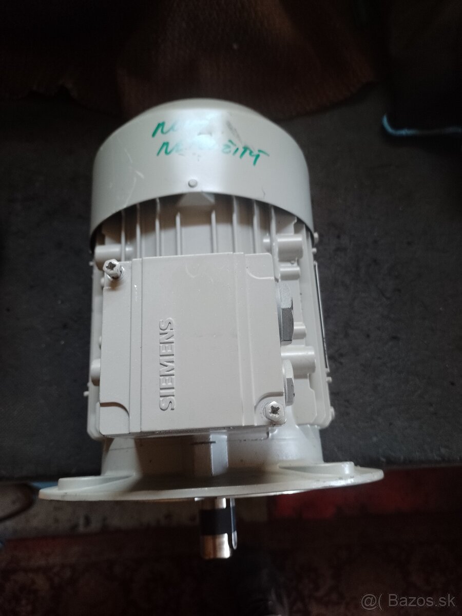Predam elektromotor Siemens.