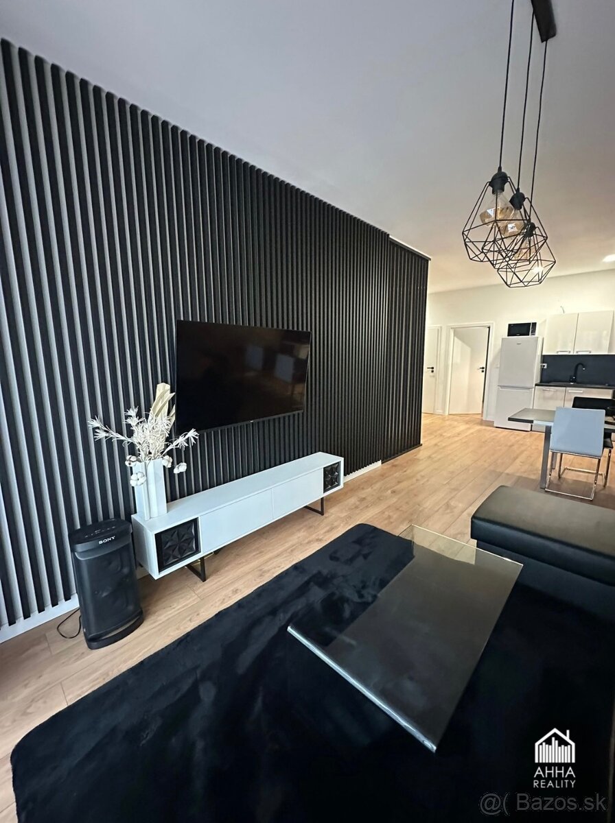 Moderný dom v dvojdome- Penati Golf Resort