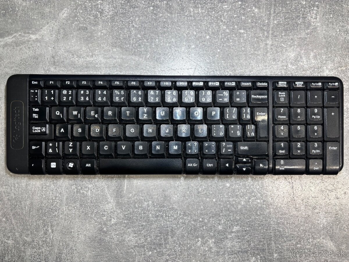 Logitech klávesnica