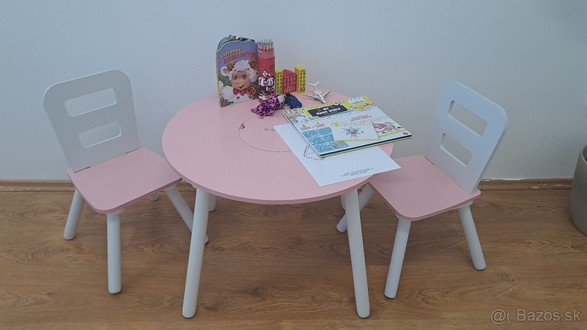 Detský stôl s 2 stoličkami