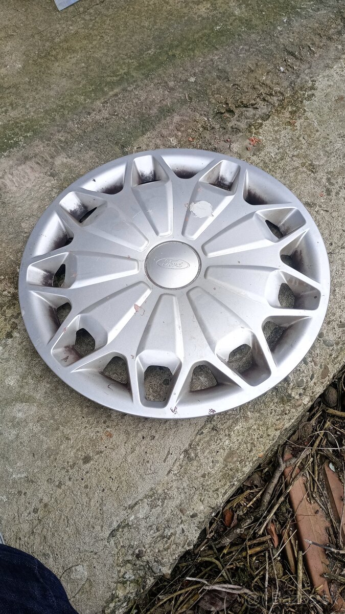 Puklica Ford Transit 16