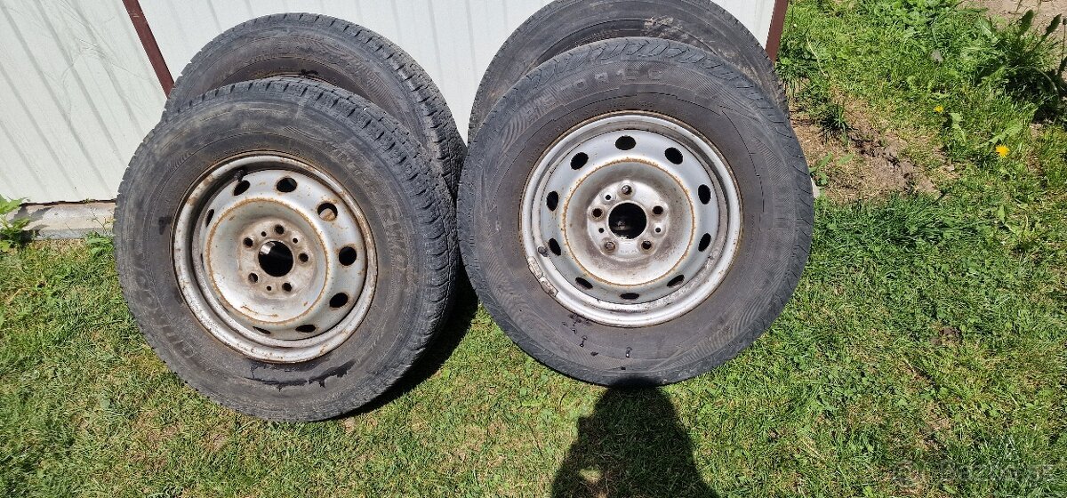 Pneu 215/70 R15 C