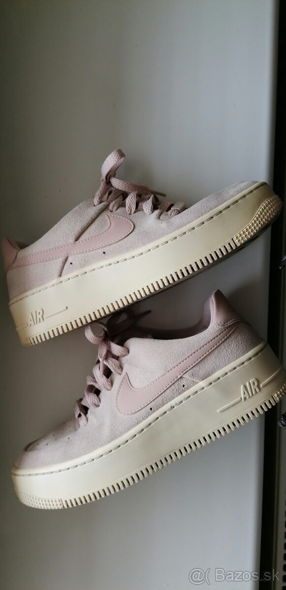 NIKE Air Force 1