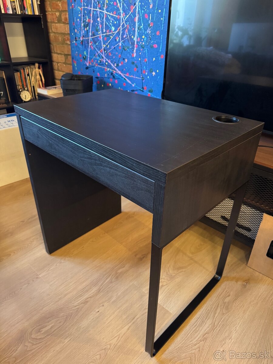 Stôl Ikea Micke