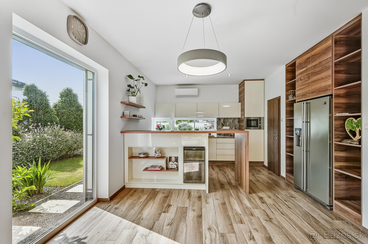 Predaj RD bungalov Rovinka 170m2, dvojgaráž, 715m2 pozemok,