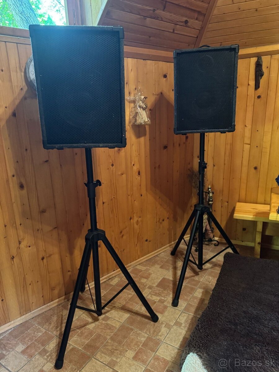 Predám 2x reproboxy 300W, 8 ohmov + hliníkové stojany