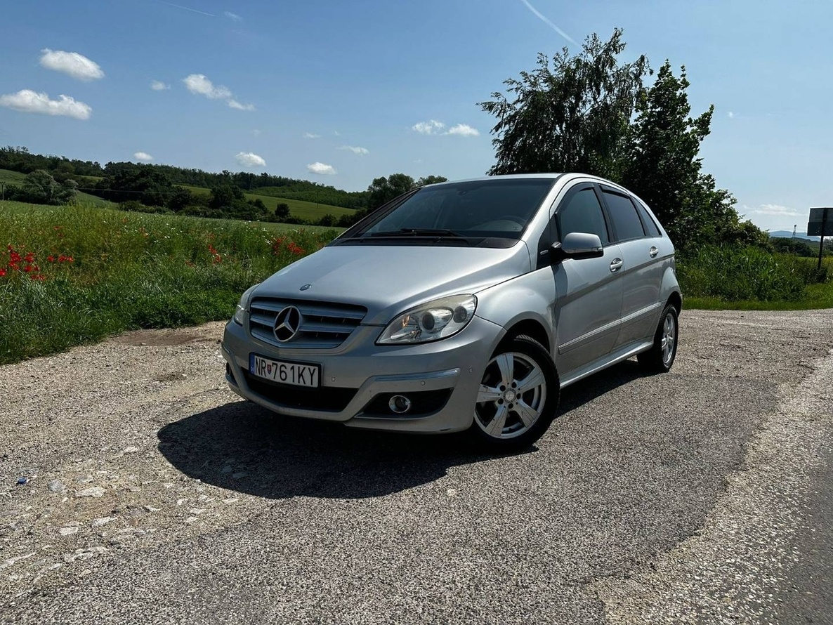 Mercedes-Benz B180