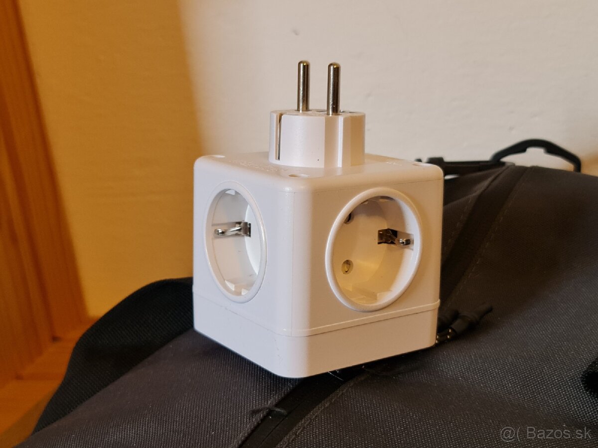 7v1 Zásuvka - roztrojka/kocka 3 výstupy + 4x USB