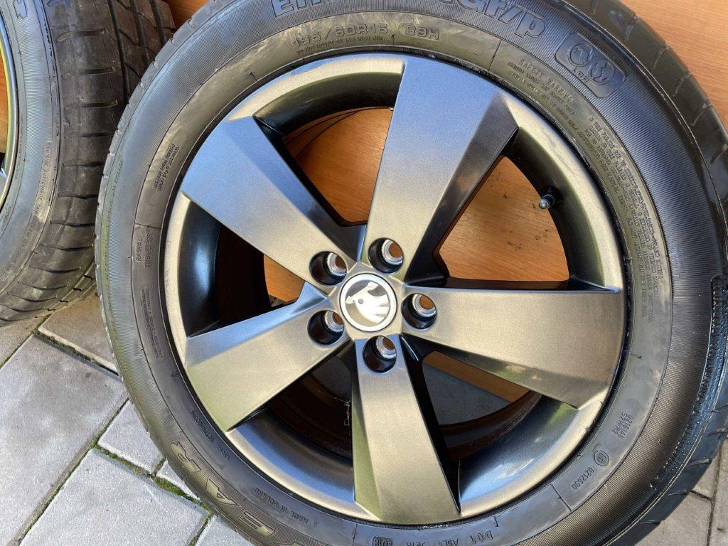 Skoda  Scala disky schwarz 6jxR16 ET35 195 60 R16 Letné