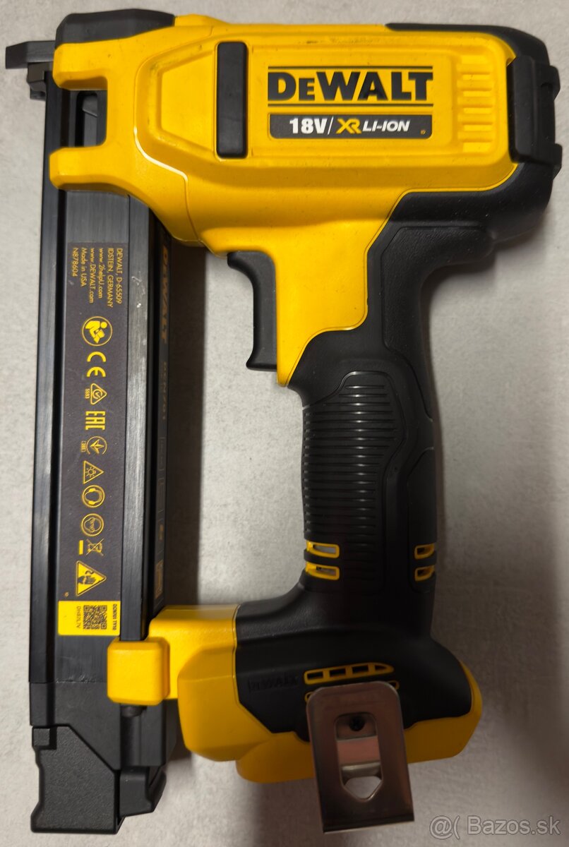 Dewalt aku sponkovacka DCN701