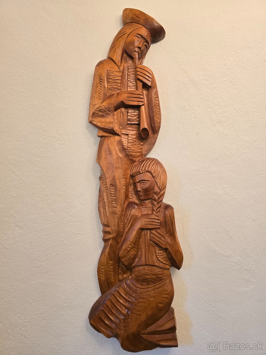 Drevená socha pastier a dievča