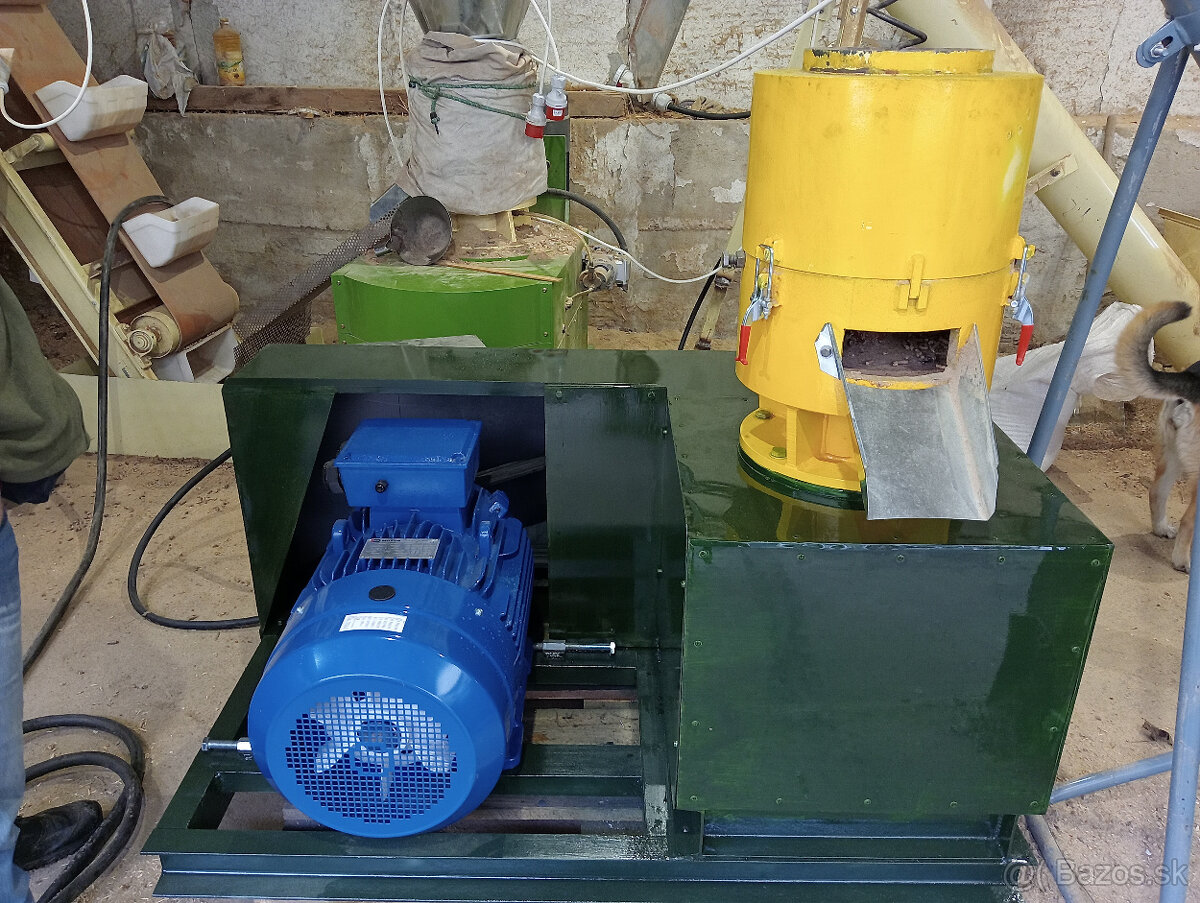 Peletovací lis, peletovač na peletovanie mokrej piliny