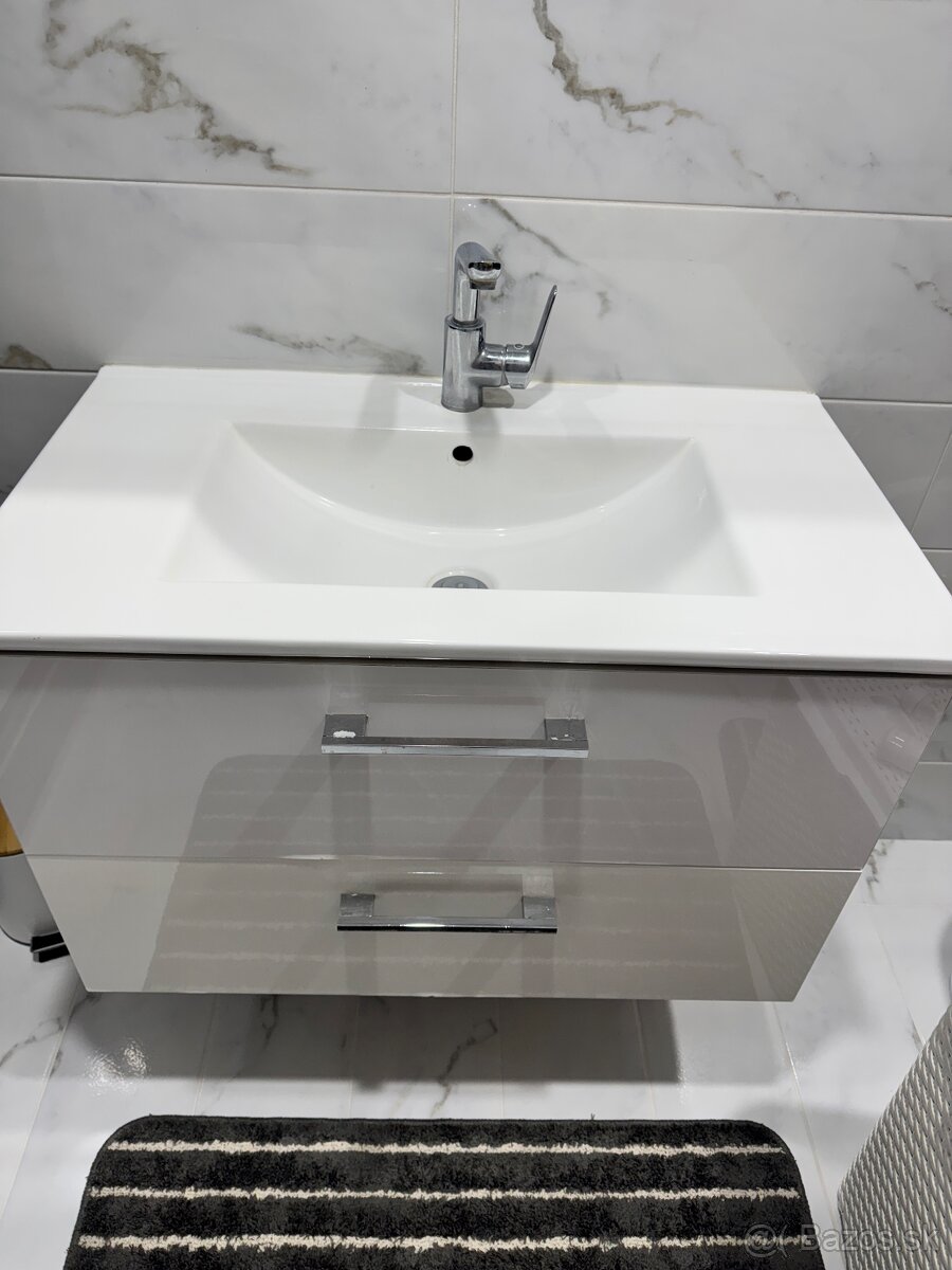 Skrinka s umývadlom