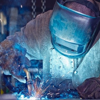 2x zvárač 141 + 2x potrubár + 1x vedúci potrubár