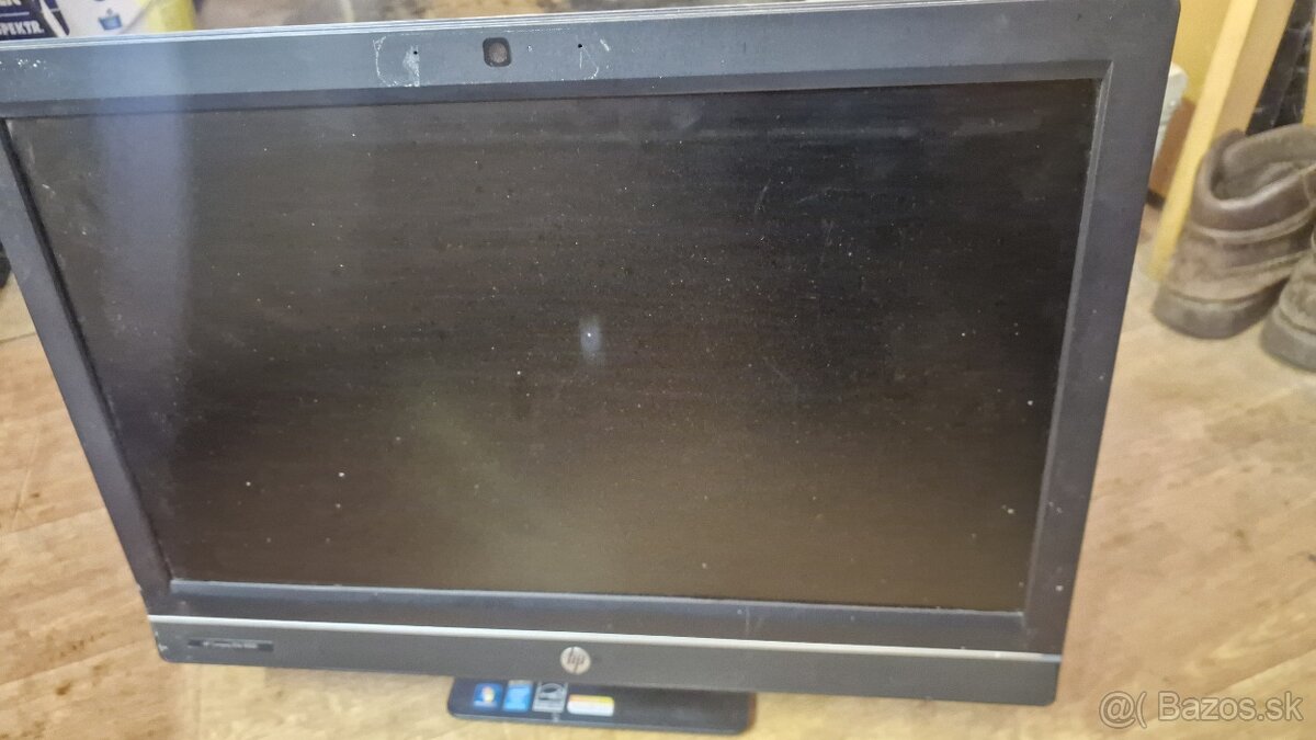 Predam HP compaq elite 8300 s monitorom