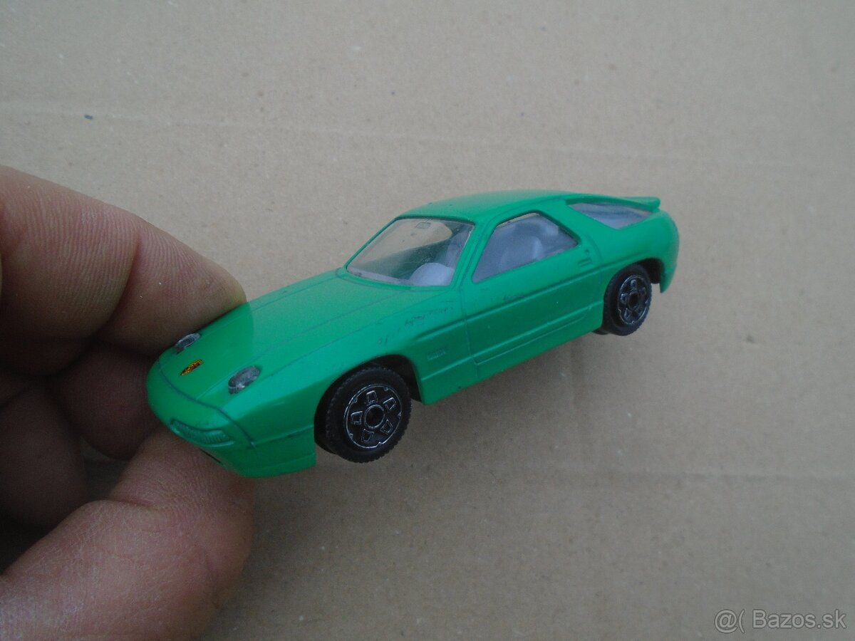 Stará Hračka Burago Porsche 928