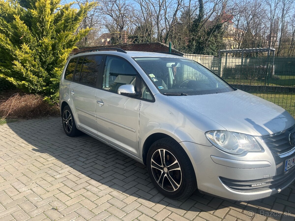Predám VW Touran 1.6 benzin