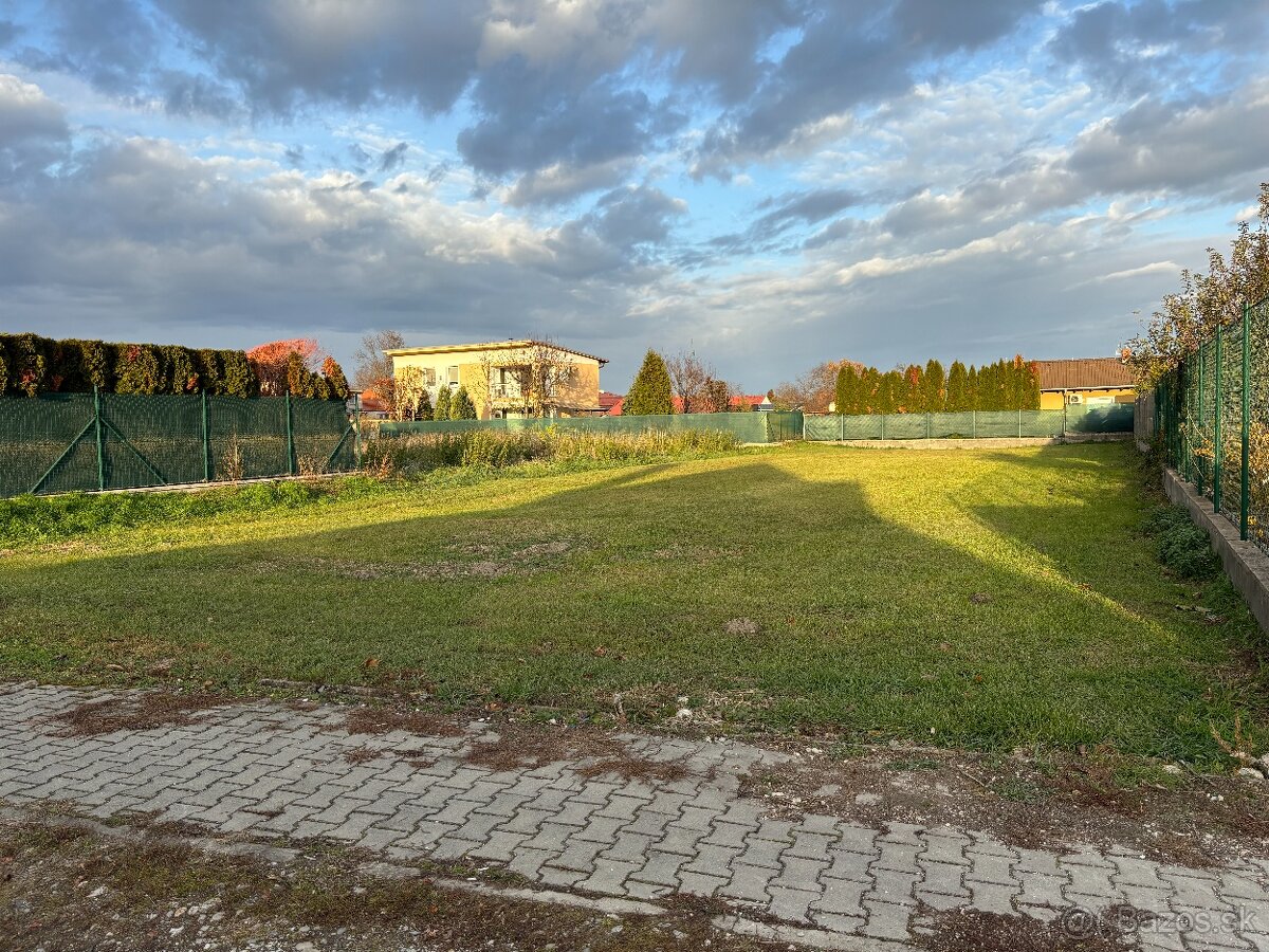 Na predaj ponúkame veľkorysý pozemok v Novej Dedinke