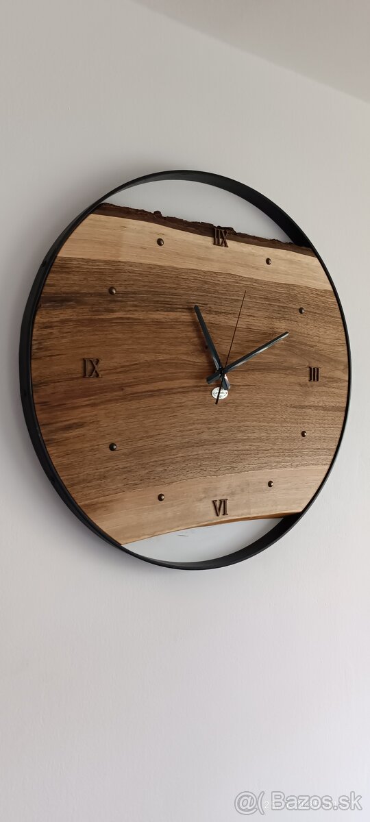 Drevené nástenné hodiny 60cm