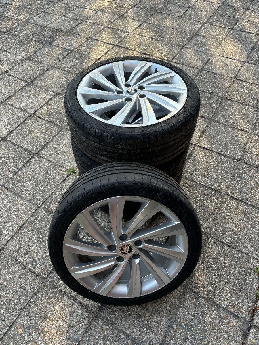 OCTAVIA IV R18 ŠKODA PERSEUS 225/40/18