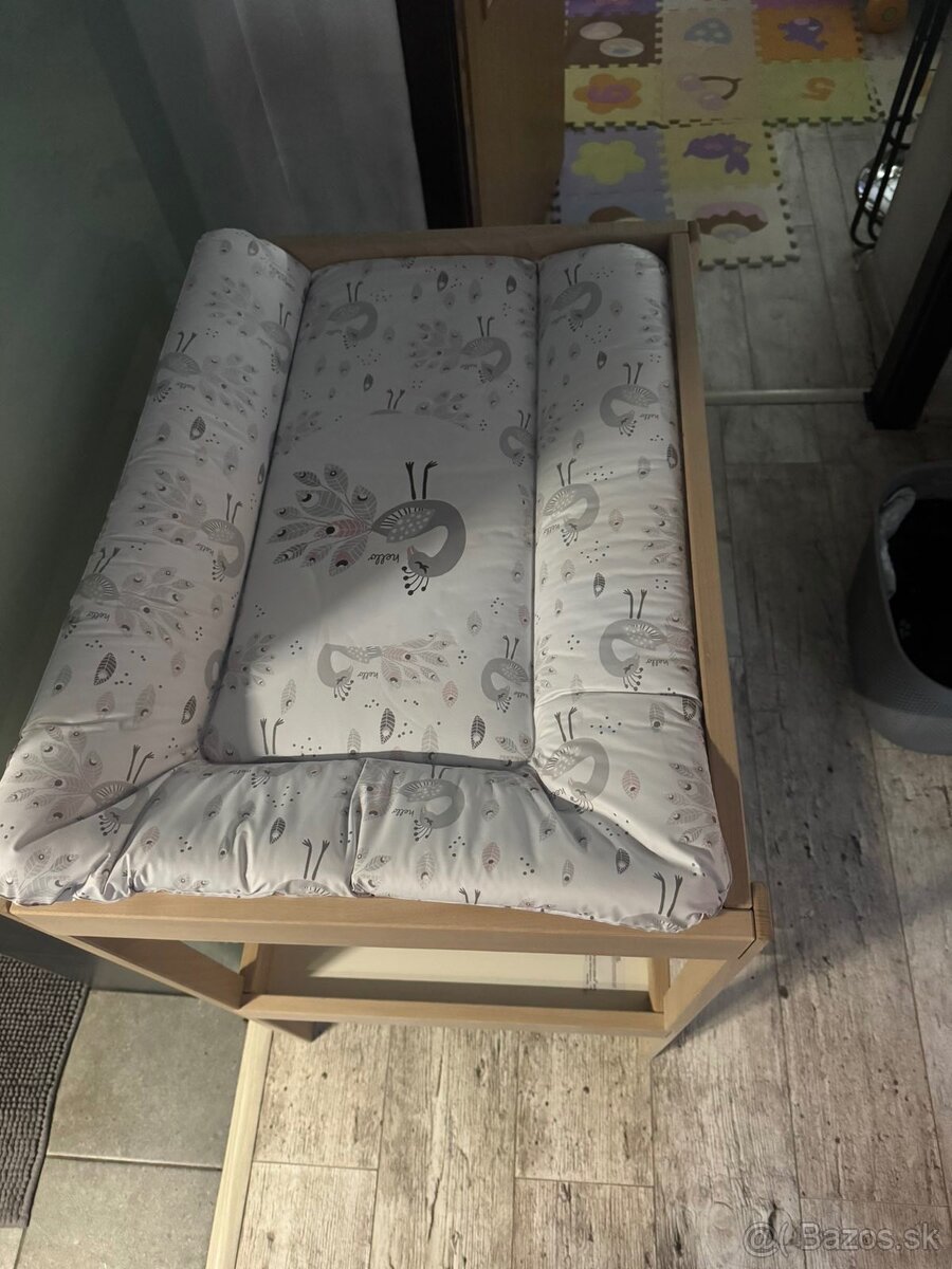 Prebaľovací pult (IKEA) a prebaľovacia podložka