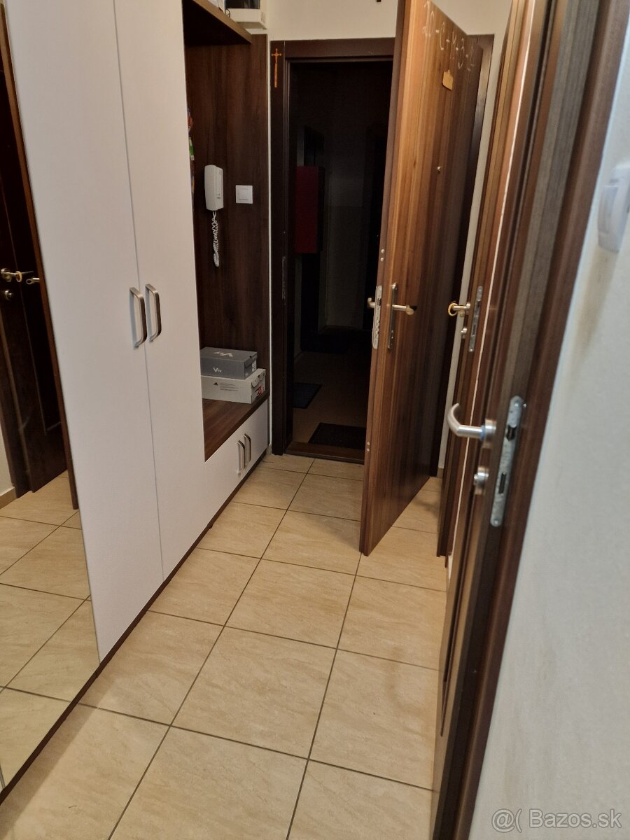 3-izbovy slnečný byt: Krásny výhľad + garáž pod oknom