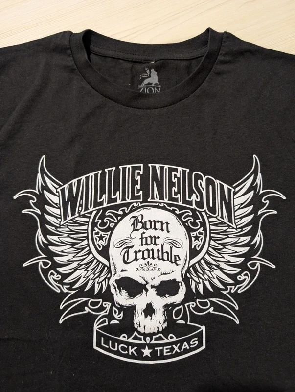 Čierne tričko s ikonickým motívom Willie Nelson – Born for T