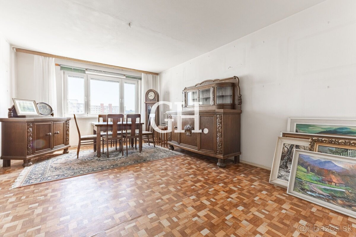 REZERVOVANÉ BERNOLÁKOVA - PRIESTRANNÝ 4 IZBOVÝ BYT V PÔVODNO