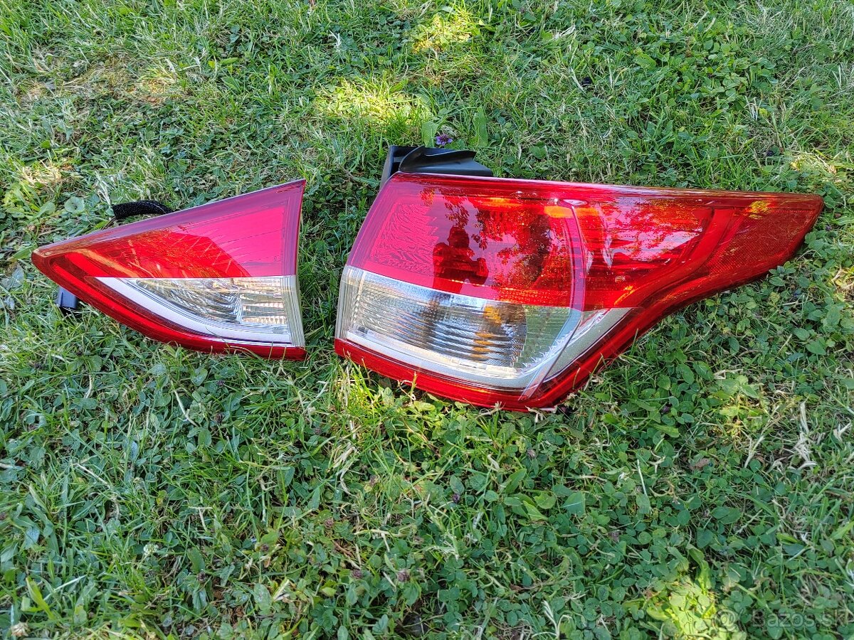 Ford Kuga zadné svetlá