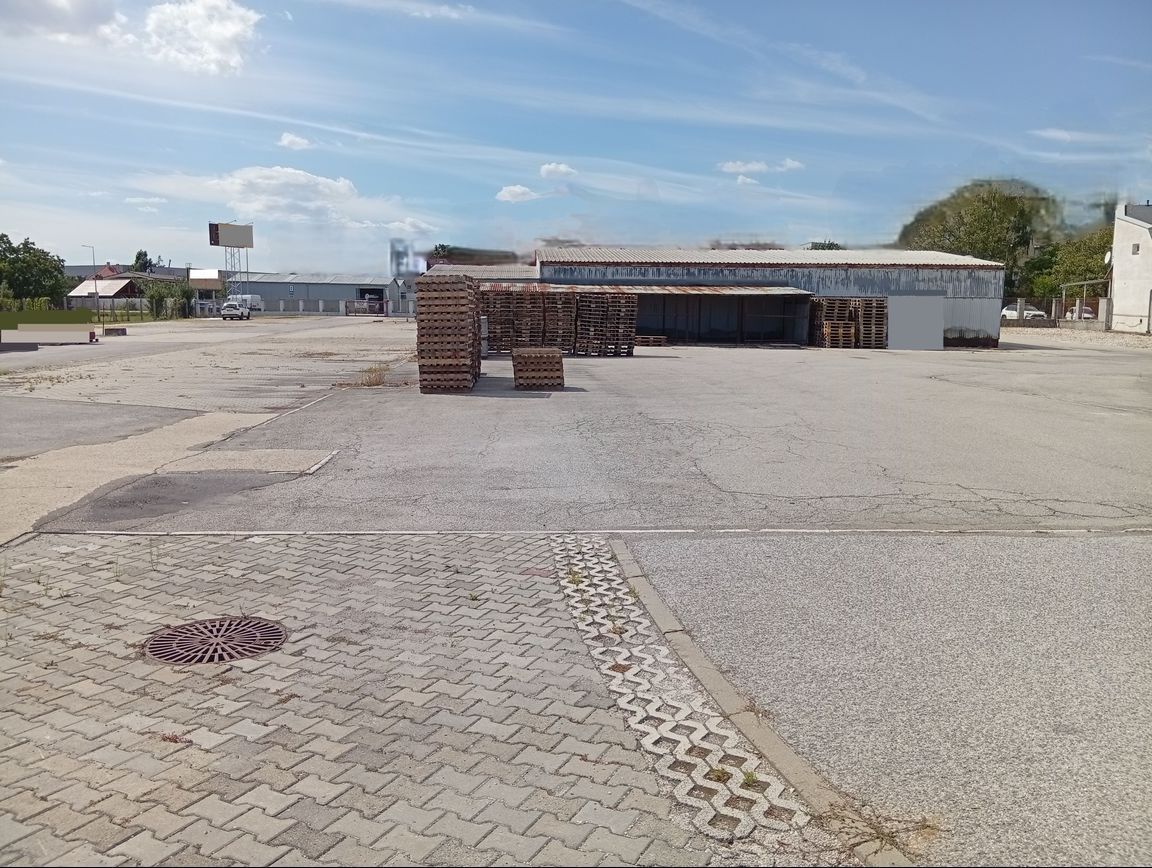 Komerčný areál, Nové Mesto nad Váhom