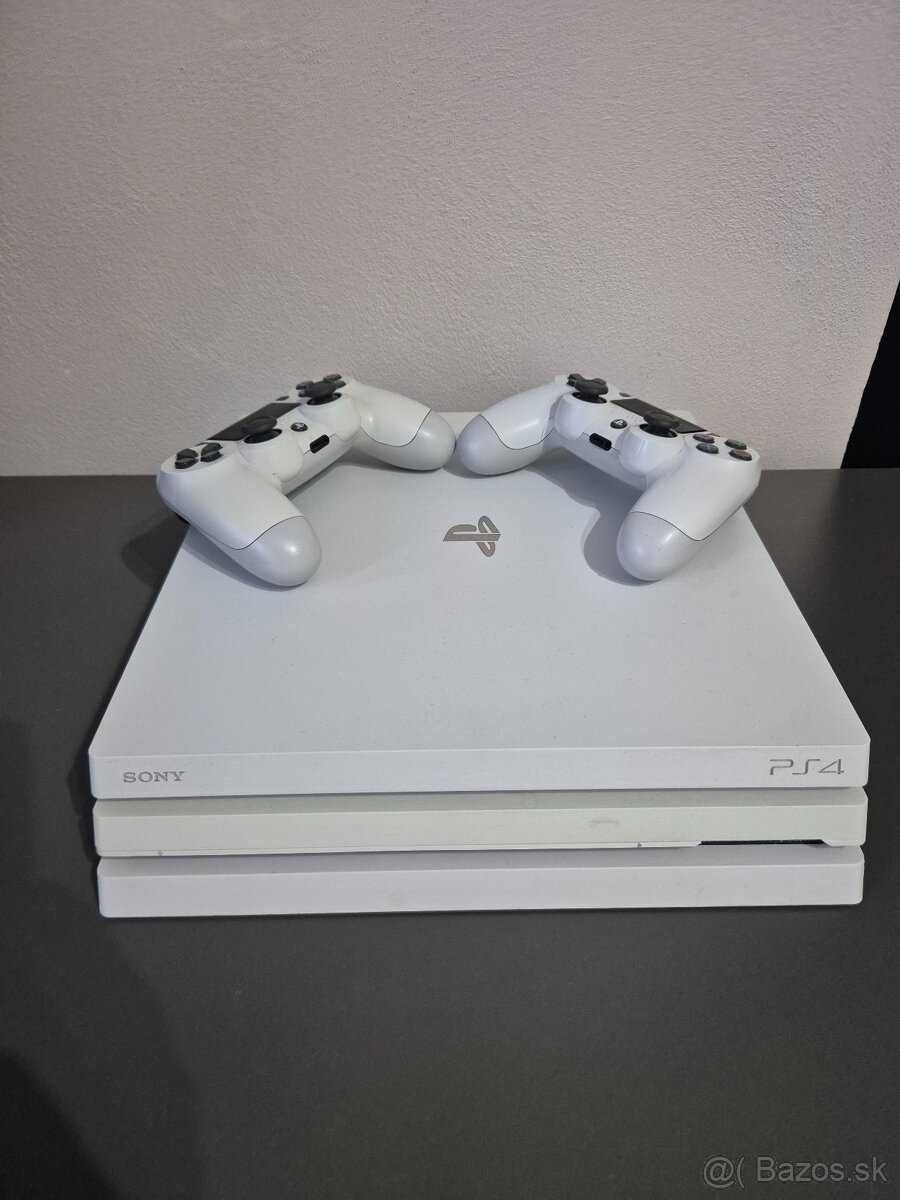 PREDÁM PS4 PRO + HRY + 2 OVLÁDAČE