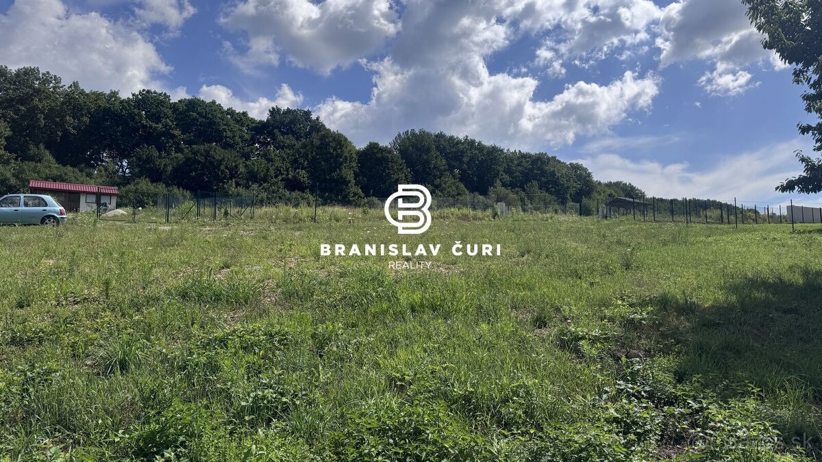 POZEMOK V MYSLAVE SO STAVEBNÝM POVOLENÍM