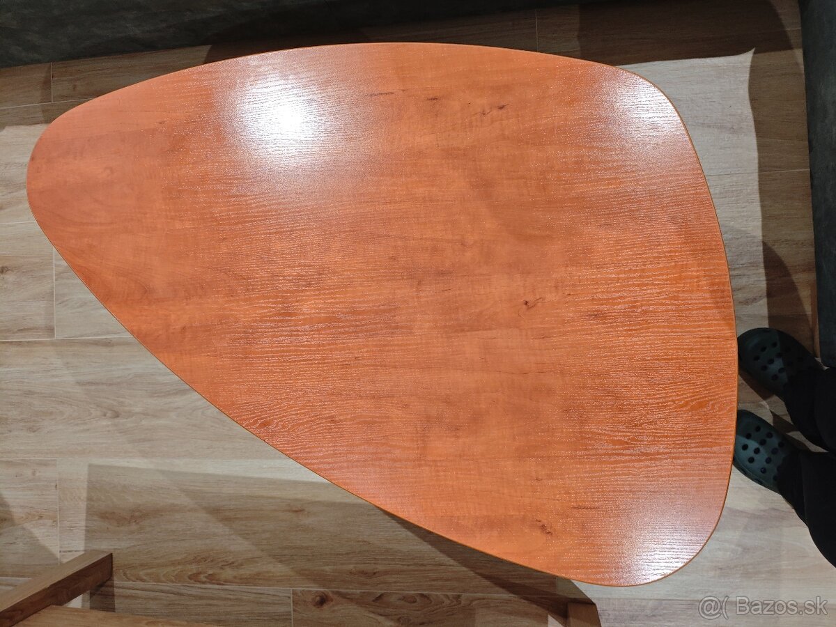 Konferenčný stolík