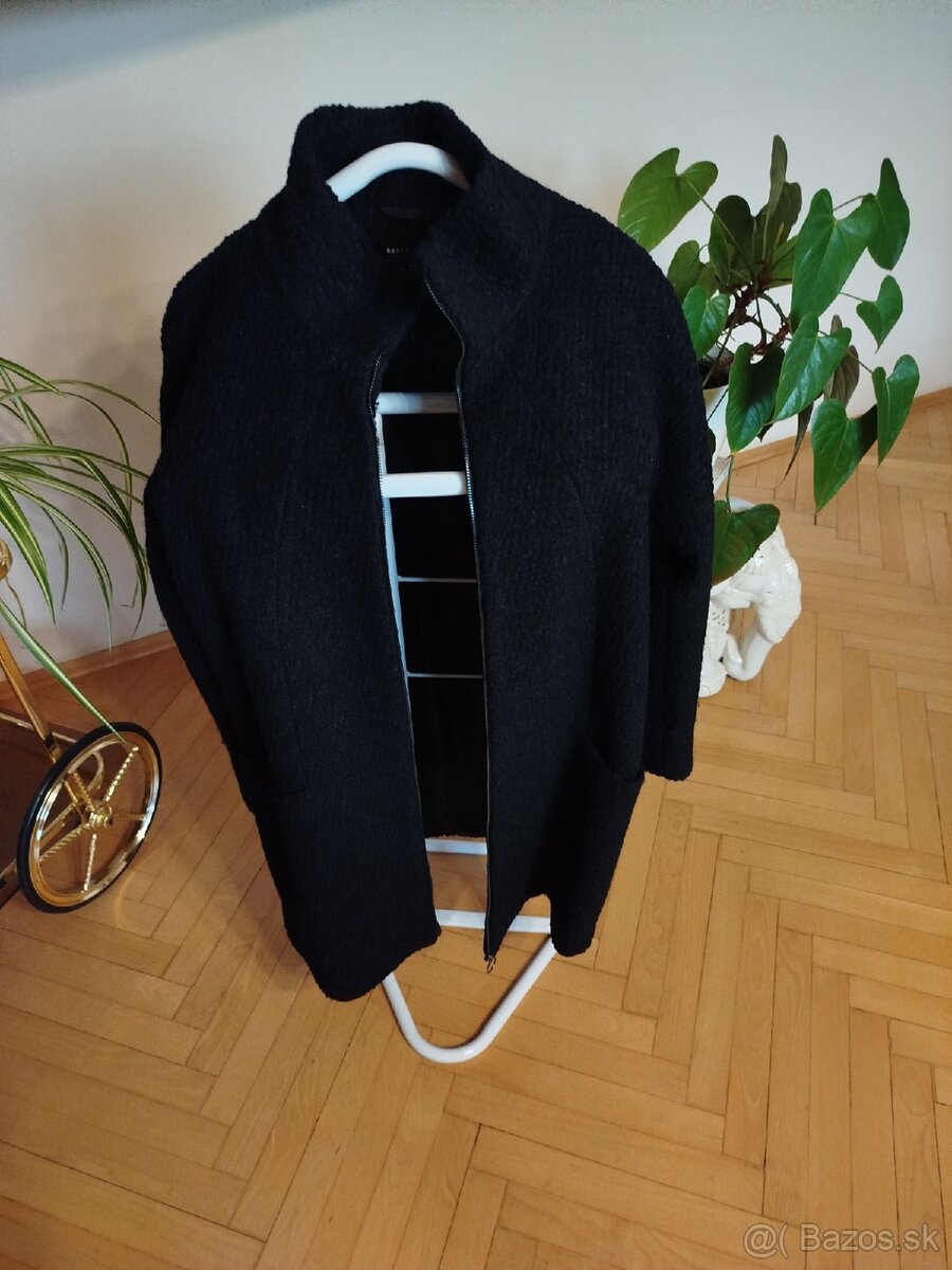 Dámsky krátky kabátik