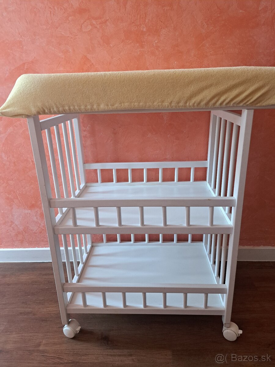 Prebaľovací pult (s kolieskami)