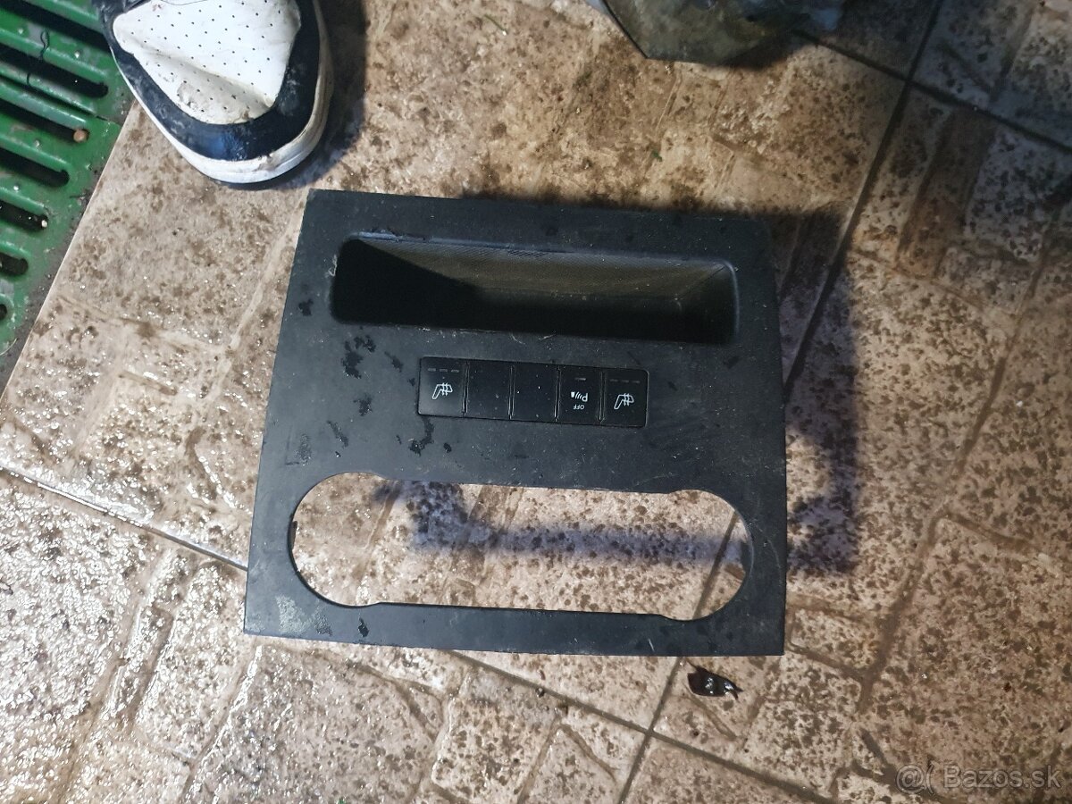 Predam na mercedes A 169 vypínač svetiel