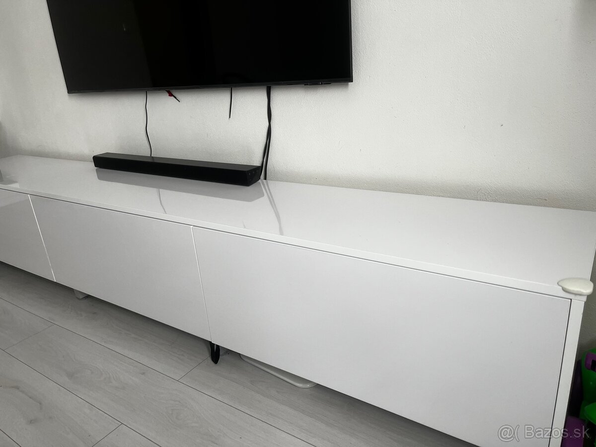 Komoda pod TV