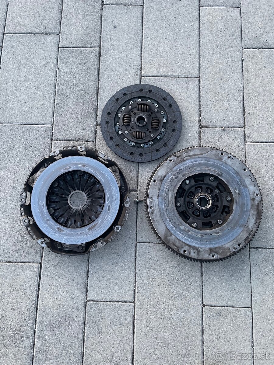 Nissan 370Z spojka , zotrvačník