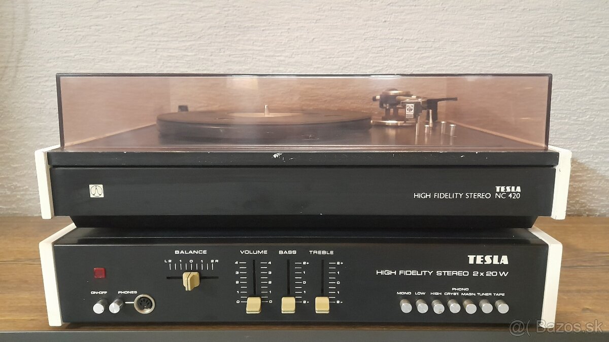 TESLA Zosilovač Gramofon