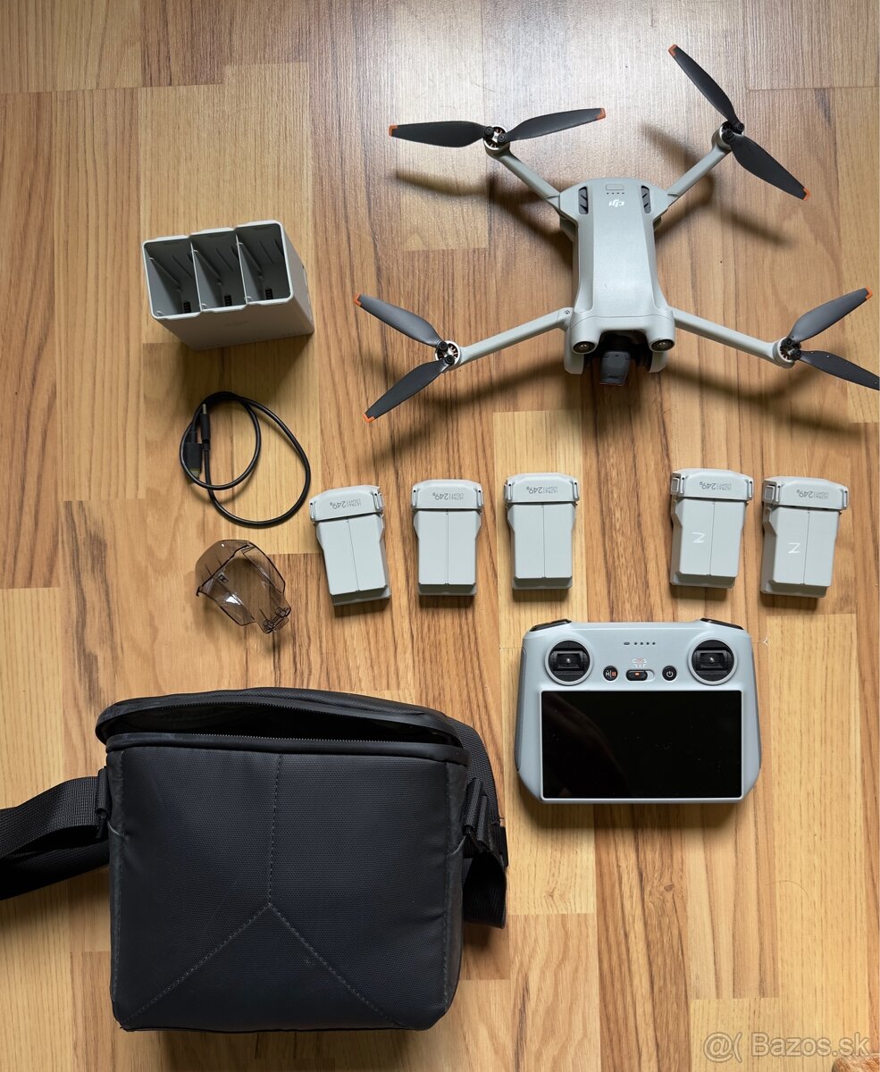 Dron DJI Mini 3 PRO (DJI RC) + Fly More KIT)