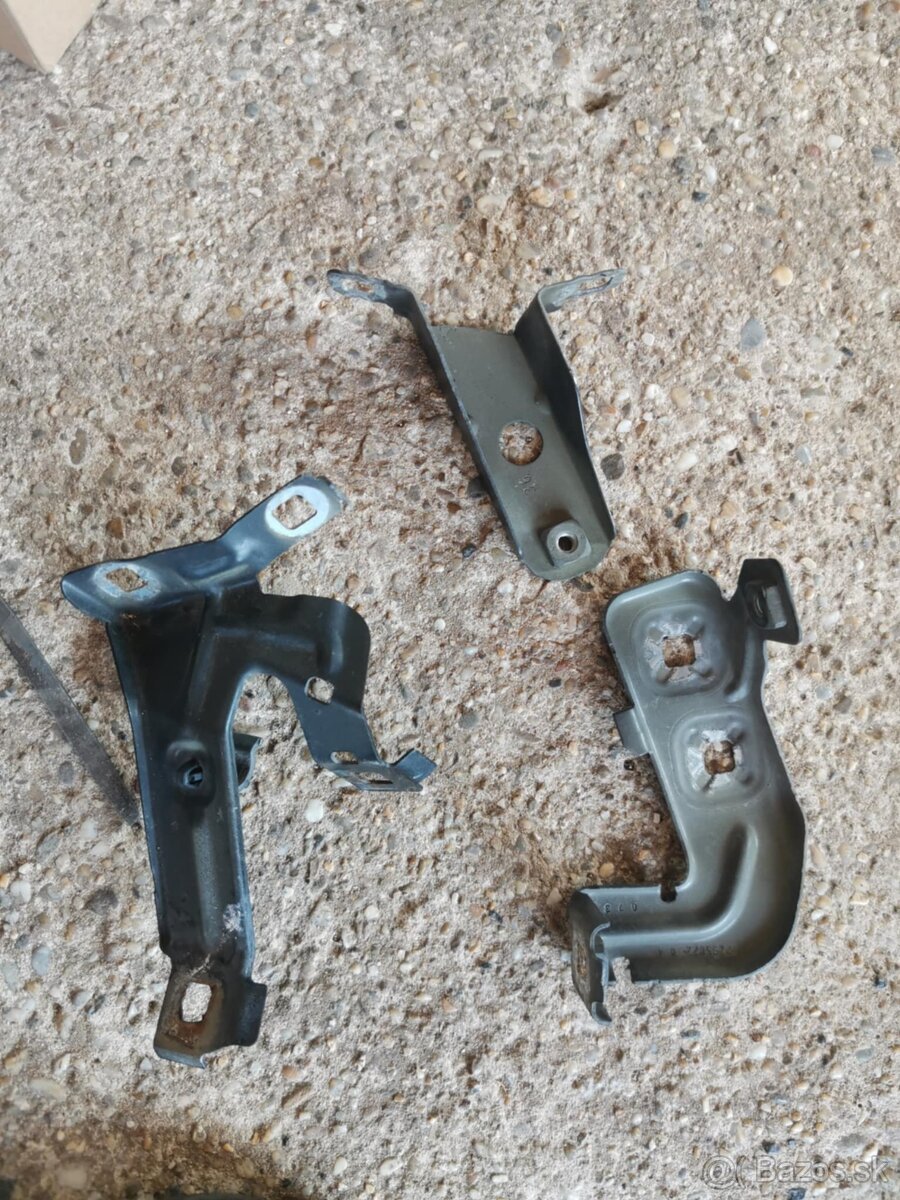 DRŽIAK pravy blatník BMW F30 F31 F32 F36